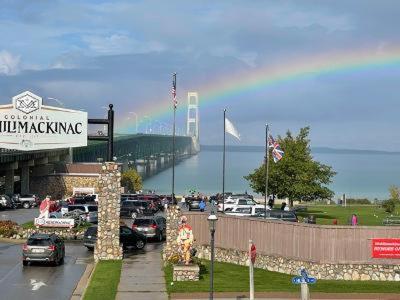 Parkside Inn Bridgeview Mackinaw City Exterior foto