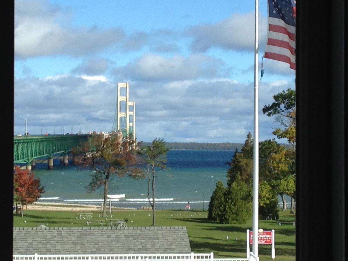 Parkside Inn Bridgeview Mackinaw City Exterior foto
