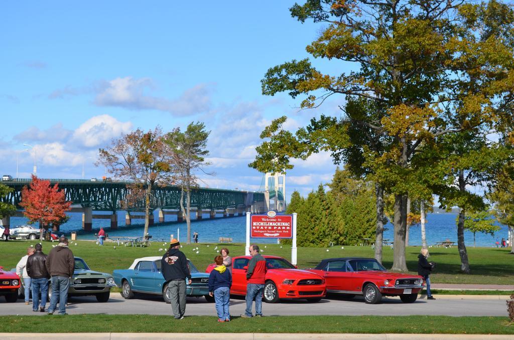 Parkside Inn Bridgeview Mackinaw City Habitación foto